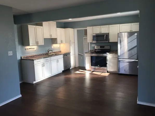 105 S Baker St, Granbury, TX 76048