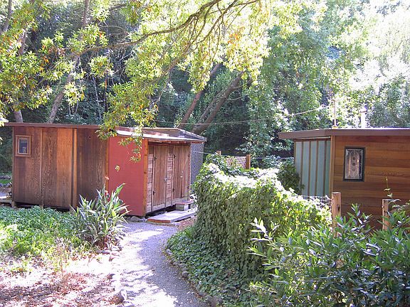 Office building w/storage 