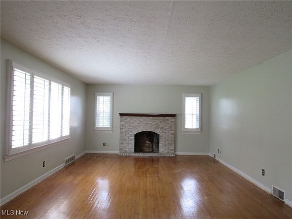 4th image of 336 Transit Dr