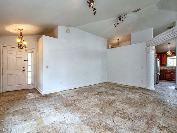 4th image of 652R Charing Ct