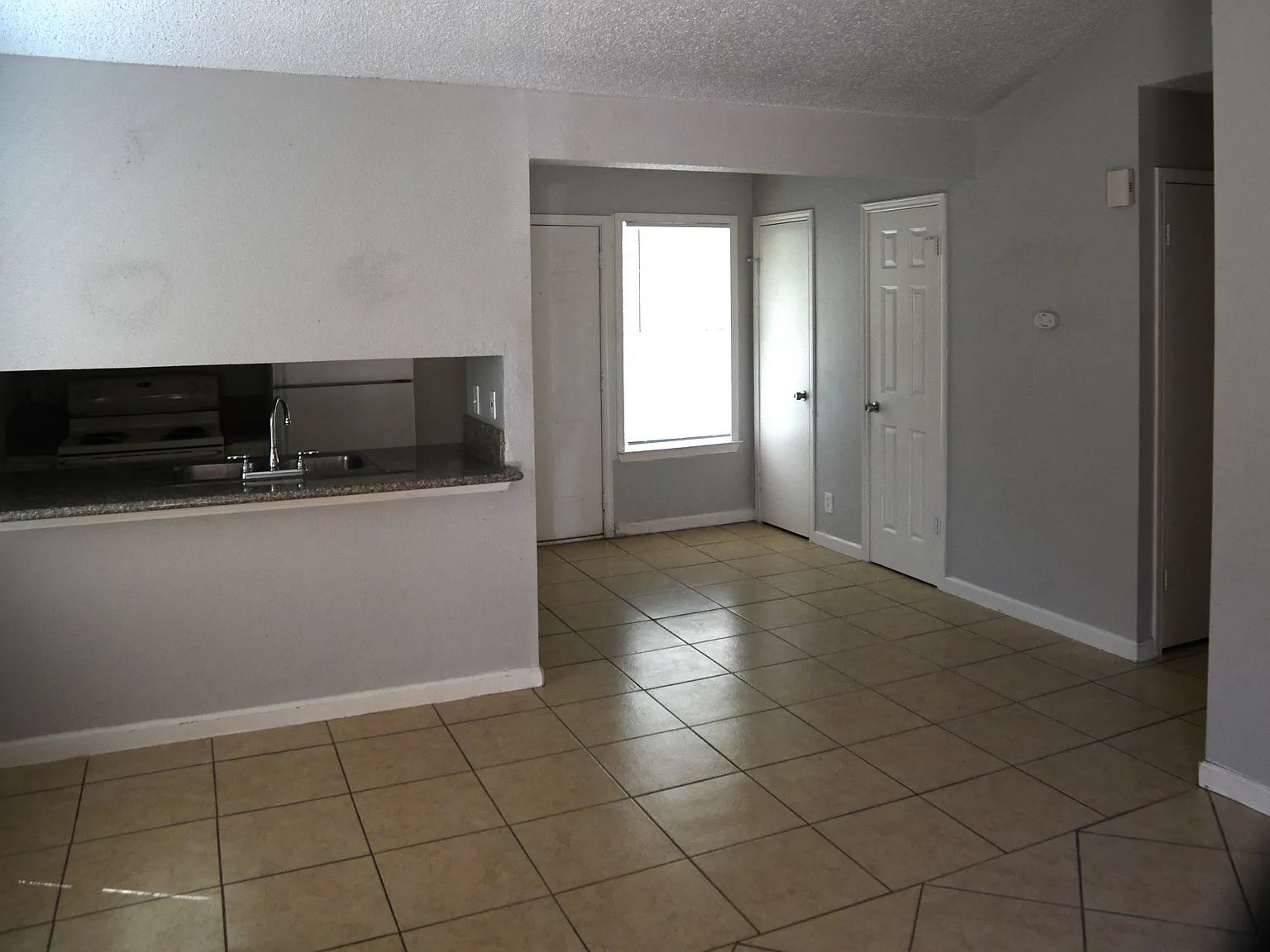 2 bed, 825 sqft, $875 — Photo 2