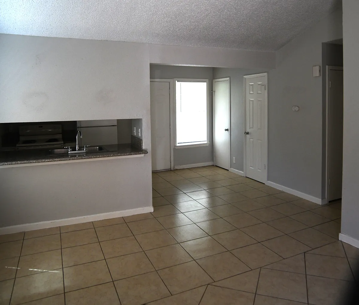 Building Photo - 5527 Lochmoor #2