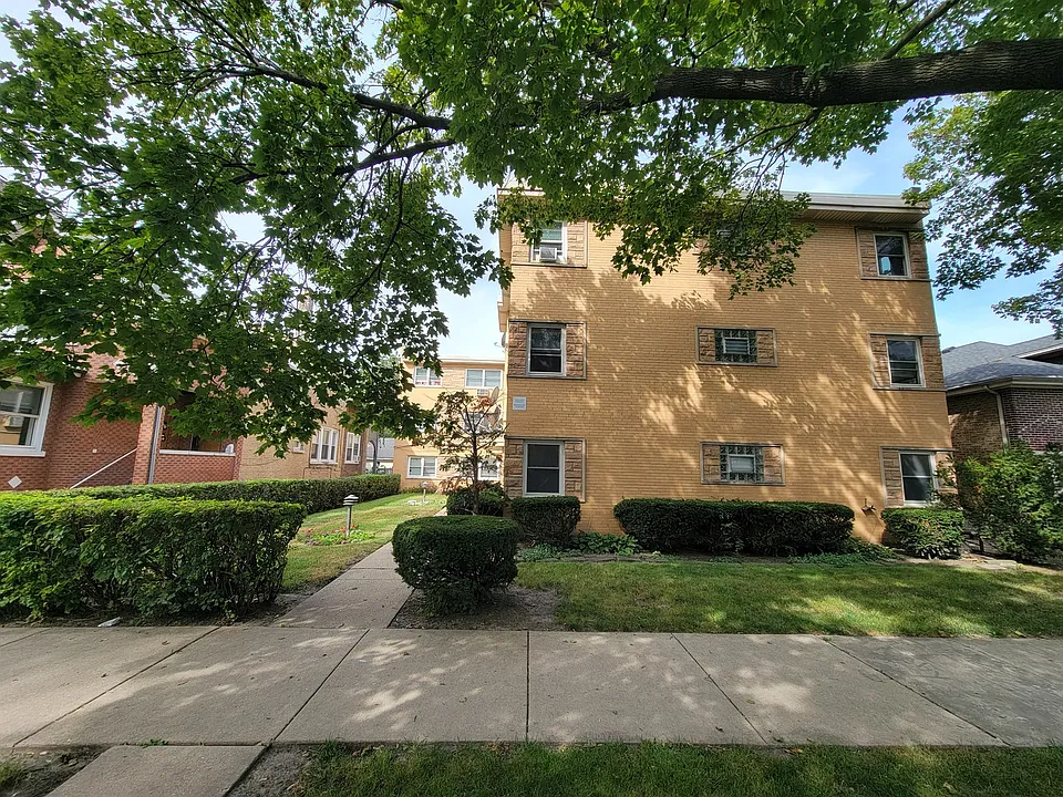 6440 N Richmond St #1B
