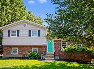 10715 Sunderland Pl, Douglass Hills, KY 40243