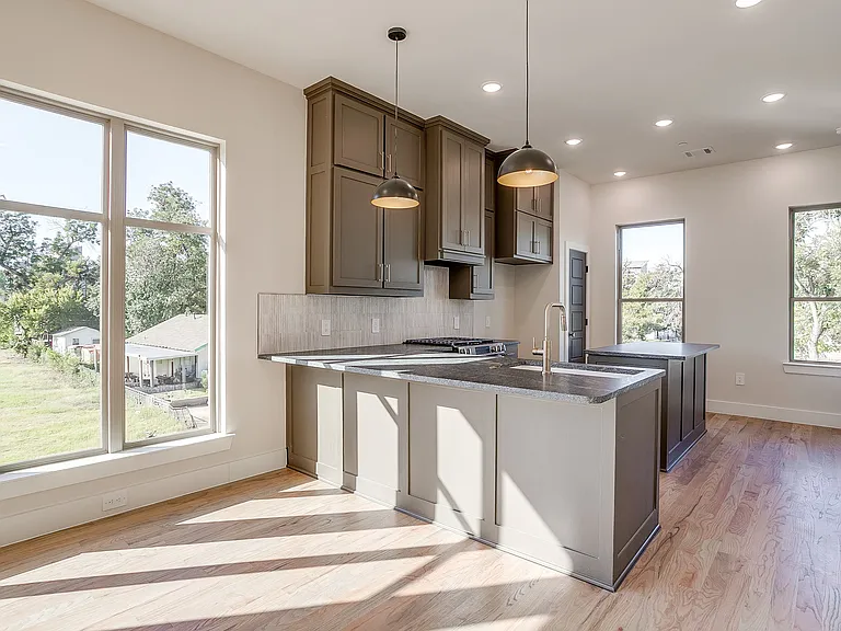 2820 Weisenberger St #110 — Photo 9
