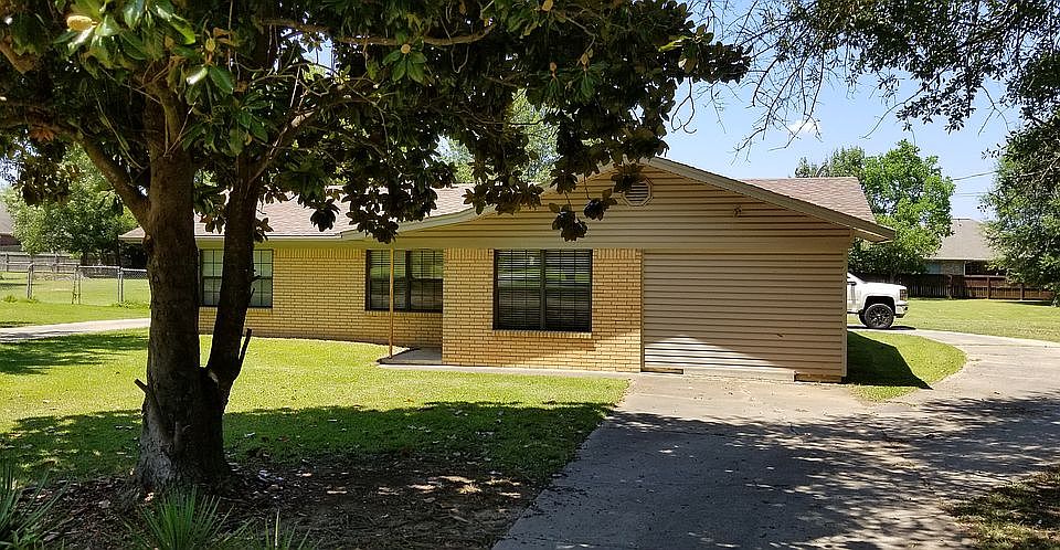1st image of 305 Marguerite Dr