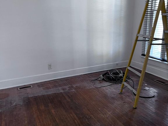 5th image of 112 Clay St #1