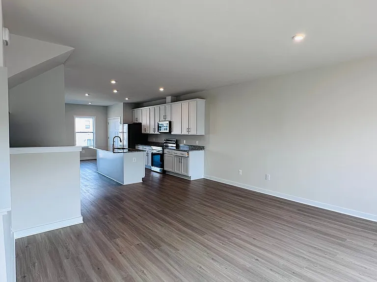 61 Zander Rd — Photo 32