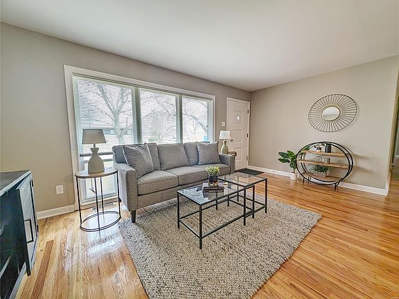 4th image of 720 Manresa Ln