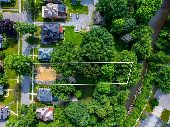 154 E Pine St, Grove City, PA 16127