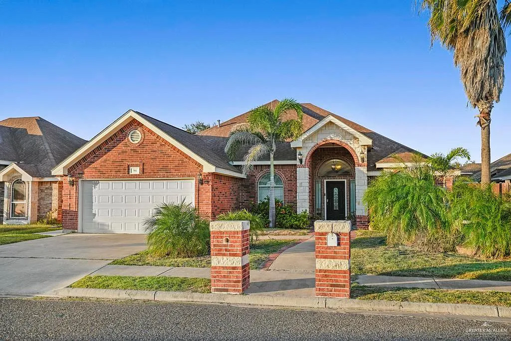 3 bed, 2.0 bath, 1944 sqft, $3,000 — Photo 3