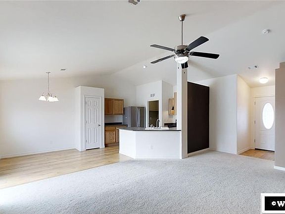 4th image of 650 Eagle Cir