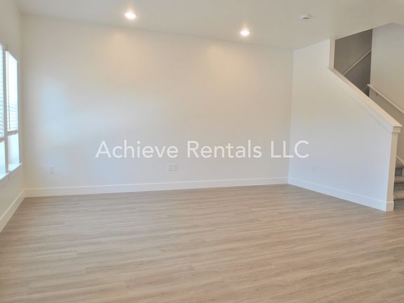 3rd image of 208 W 3175 S