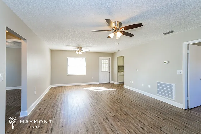 2302 Maple Hill Dr — Photo 3