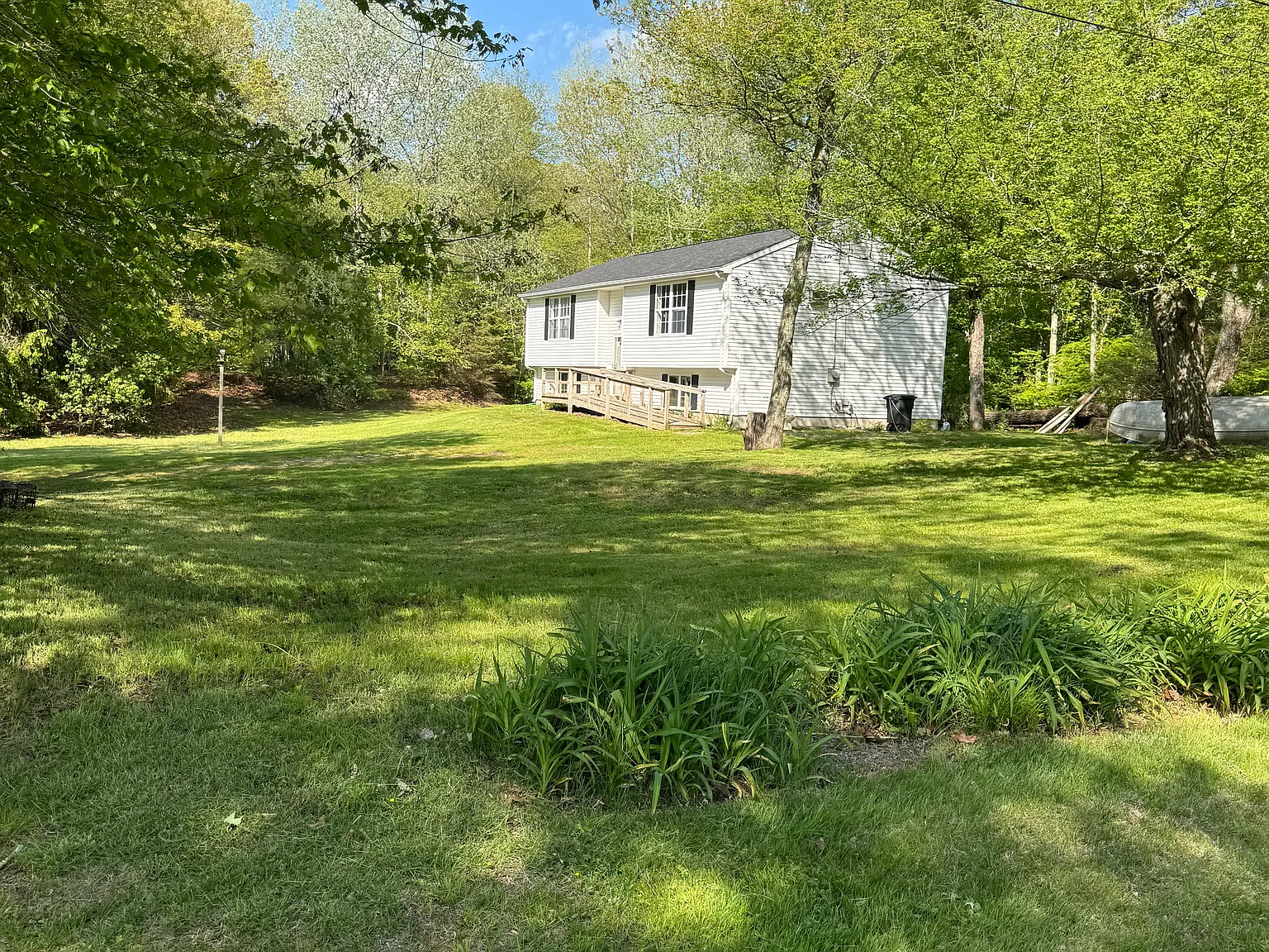 107 Lakeside Dr — Photo 2