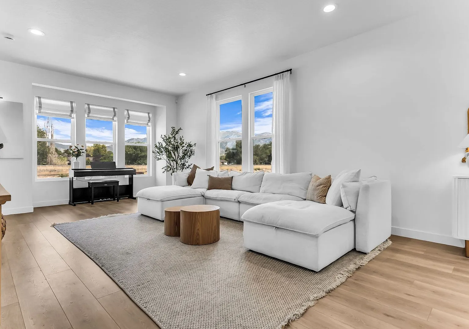 Brand New End Unit Townhome in Layton — Photo 4