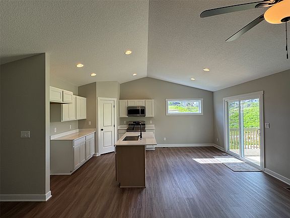 5th image of 4875 Synergy St
