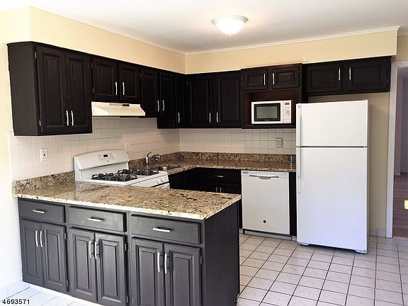 4th image of 38 Park St APT 22B