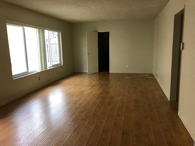 2 bed, 900 sqft, $2,695 — Photo 2