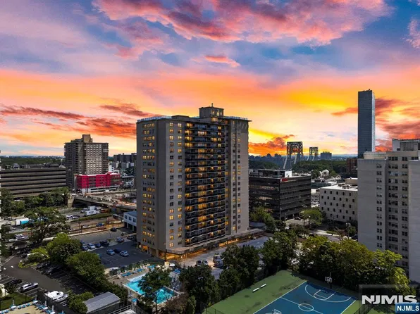 2077 Center Avenue #11H, Fort Lee, NJ 07024