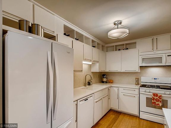 5th image of 3740 Harriet Ave