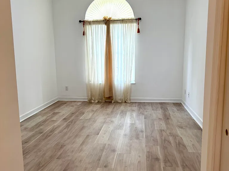 702 SW Aruba — Photo 12