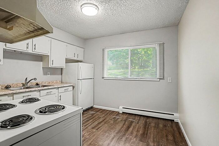 1st image of 1313 Huntington Ave APT 2