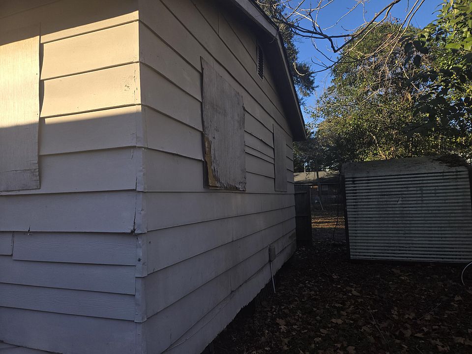 2nd image of 4744 Wright Ave