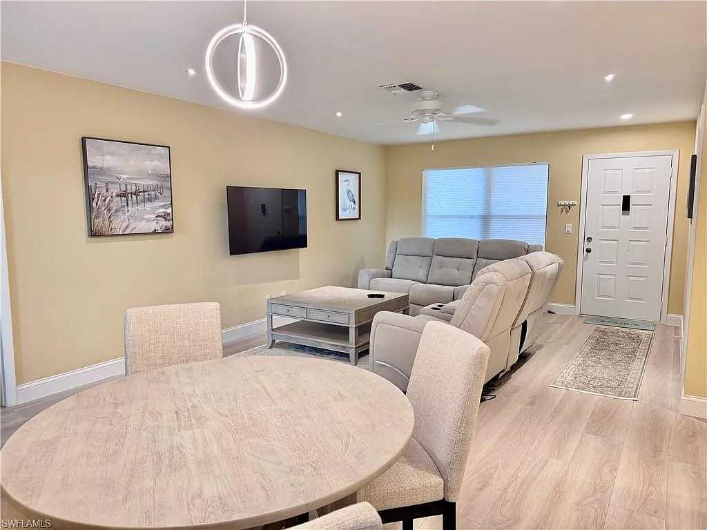 2 bed, 2.0 bath, 992 sqft, $3,500 — Photo 2