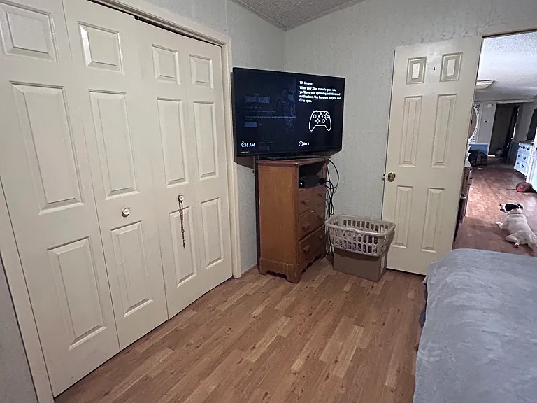 137 Curtis Ln — Photo 2