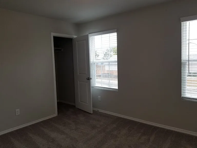 7930 Oak Meadows Bnd — Photo 10