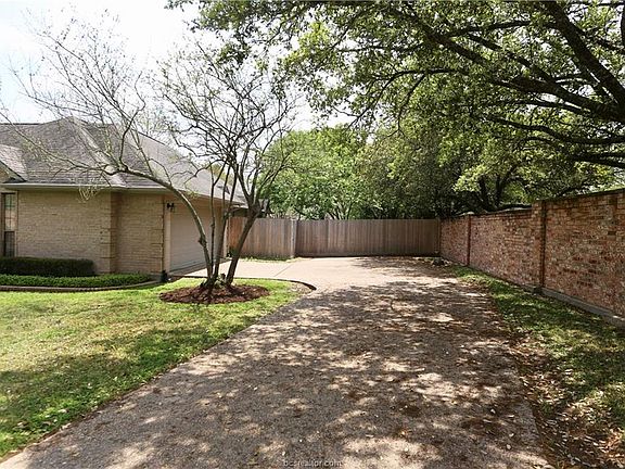 3rd image of 1400 Millcreek Ct