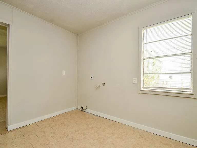 217 Owens St — Photo 14