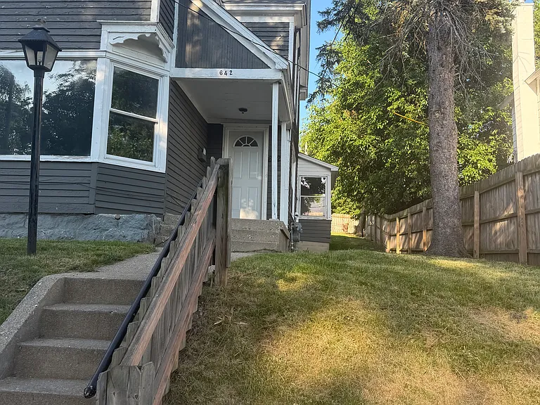 642 Sinclair Ave NE — Photo 21
