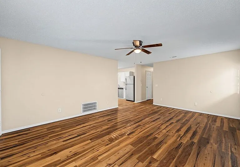 302 Parkcrest Dr — Photo 5
