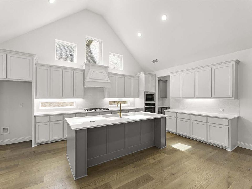 Brighton floor plan by Pacesetter Homes featuring a spacious one-story layout with 4 bedrooms, a pri