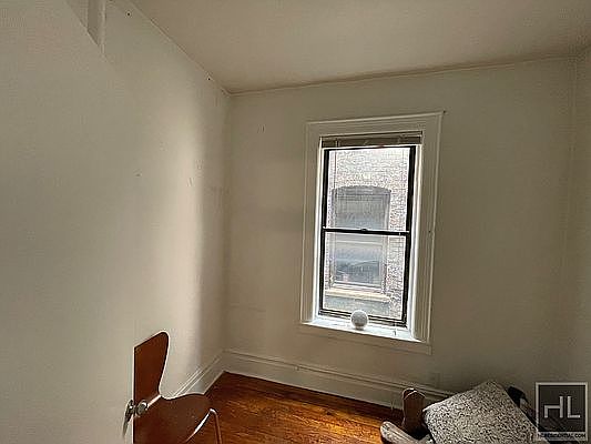 5th image of 438 W 45th St APT 4R