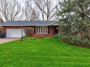 8905 Carole Cir, Urbandale, IA 50322