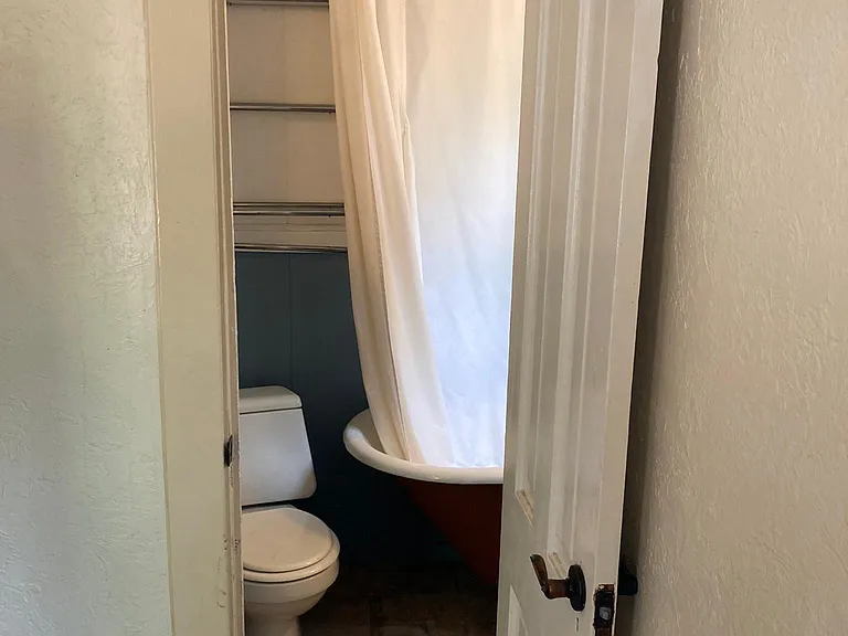 120 N Chestnut St — Photo 16