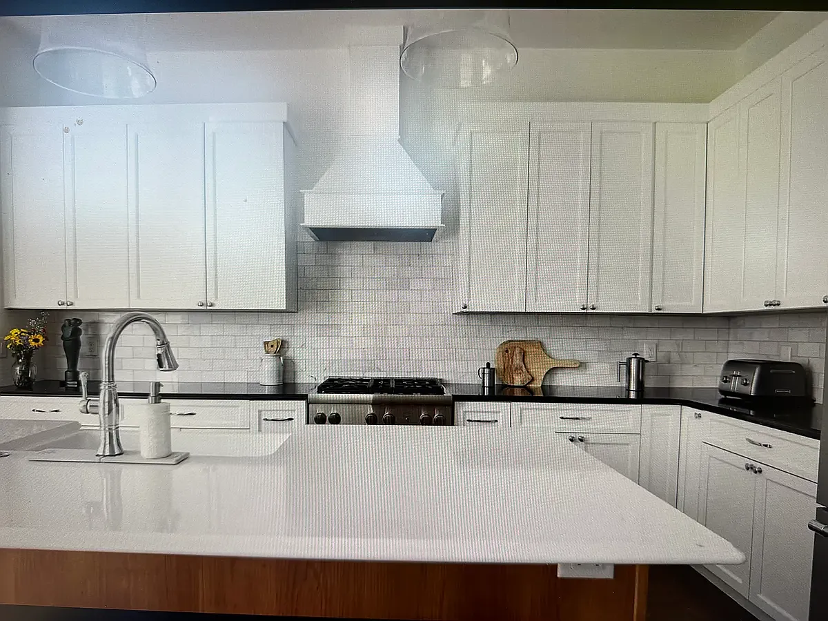 4 bed, 2.5 bath, 2100 sqft, $4,200 — Photo 4