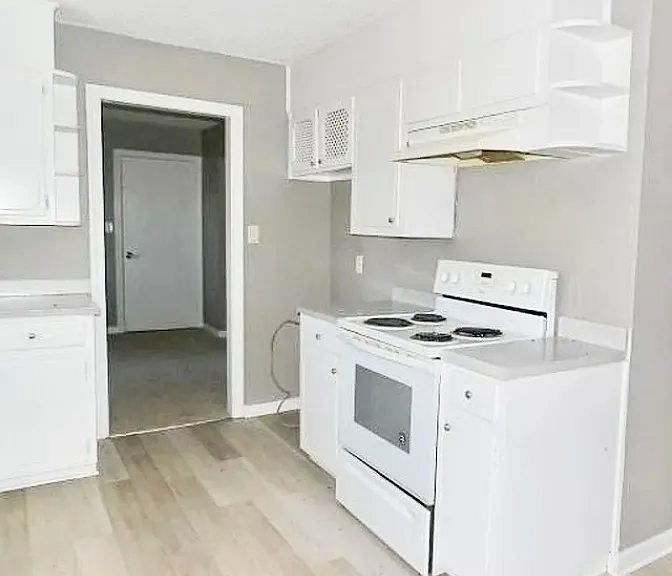 908 Charles Ct — Photo 3