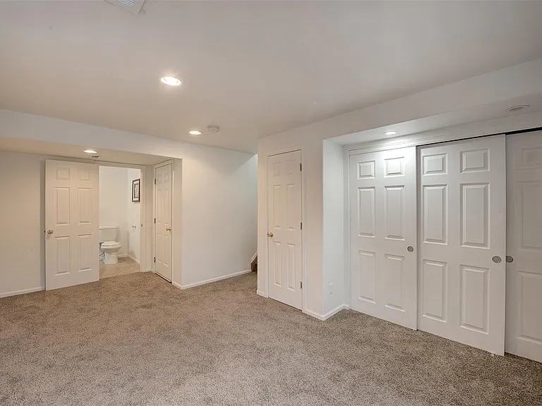 9687 Newcastle Dr — Photo 12
