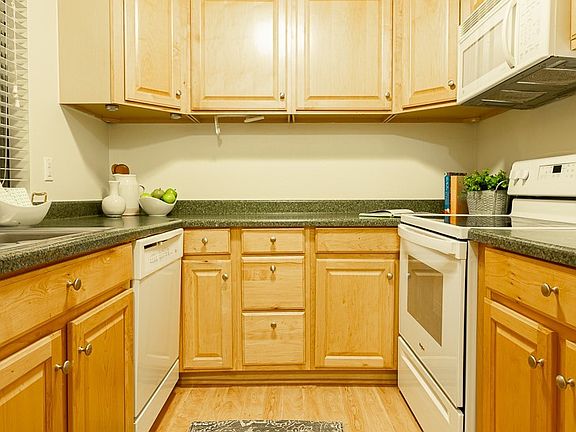 3rd image of 4801 180th St SW APT B105
