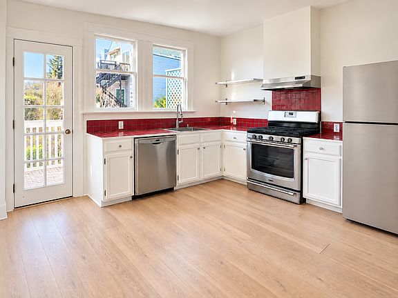 3rd image of 1018 Sanchez St