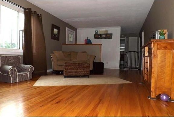 3rd image of 1309 Front St