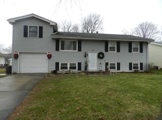 1304 Rutledge Rd, Bloomington, IL 61704