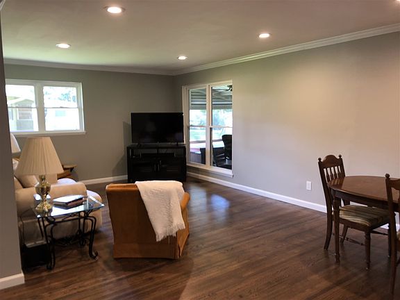 3rd image of 516 Lacey Ln