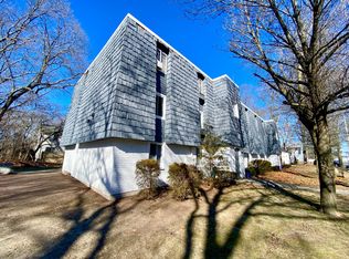 35 Lake St APT 6A, Warwick, RI 02886