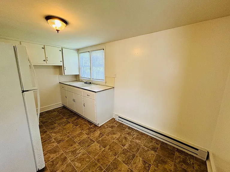 1284 Harding Rd — Photo 3
