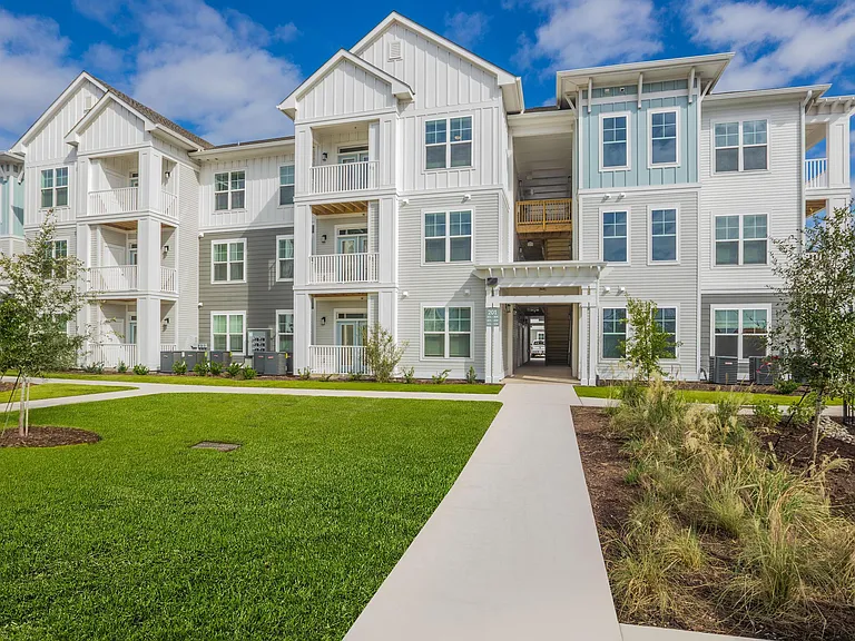 Middle Sound West Apartments — Photo 38